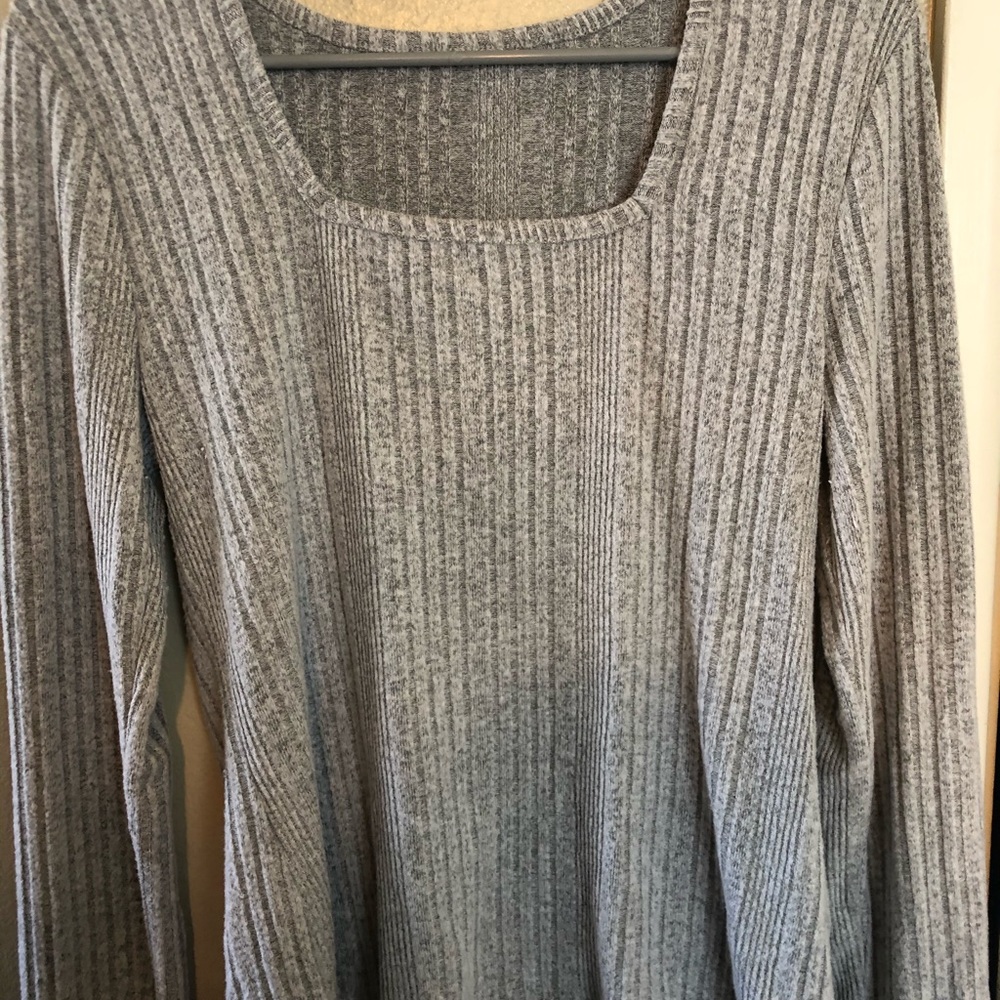 Long sleeve shirt with rectangle neck line